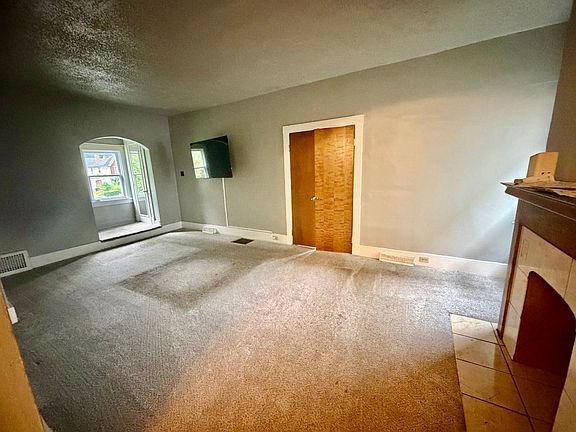 5th image of 1133 Wade St