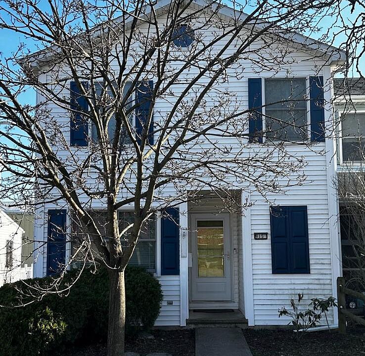 1st image of 915 Iron St