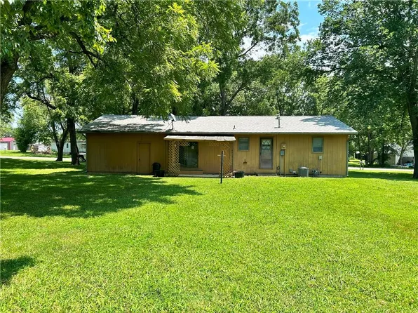 130 Monroe St, Pomona, KS 66076