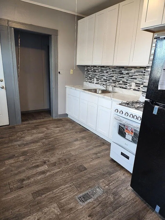 2 bed, 850 sqft, $1,750 — Photo 2