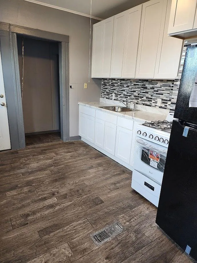 Building Photo - 34 Linden Ave #2