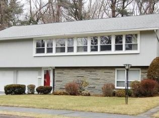 19 Longbow Cir, Lynnfield, MA 01940