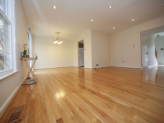 4th image of 3906 Bradwater St