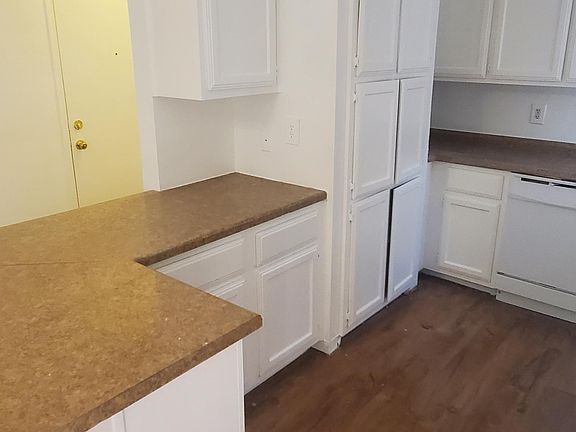 5th image of 512 Eberhart Ln APT 1601