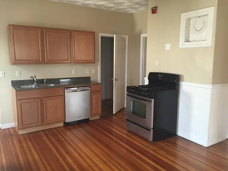 79 Ridge St #3R — Photo 2