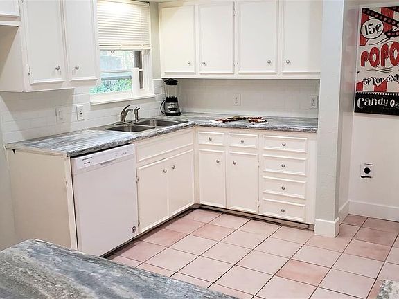 4th image of 2531 Highwood Dr