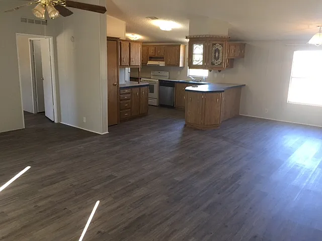 Kitchen and dining area.