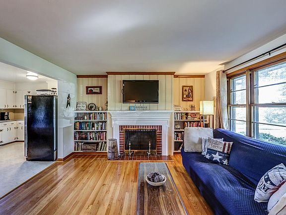 2nd image of 212 Wayne Dr
