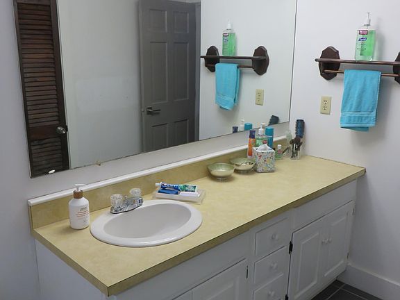 downstairs full bathroom