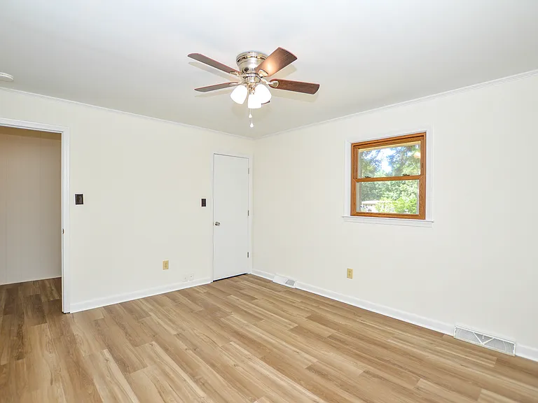 4075 Linda Dr — Photo 13