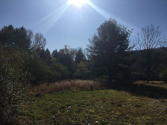 5th image of 369 Delaware Dr