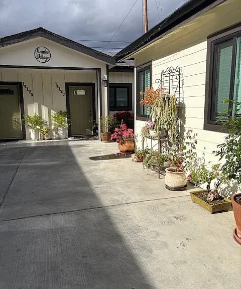 14127 Hamlin St — Photo 3