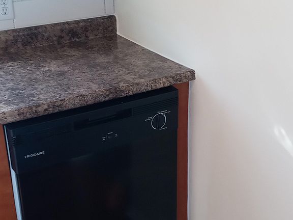 3rd image of 560 Harriet Ave