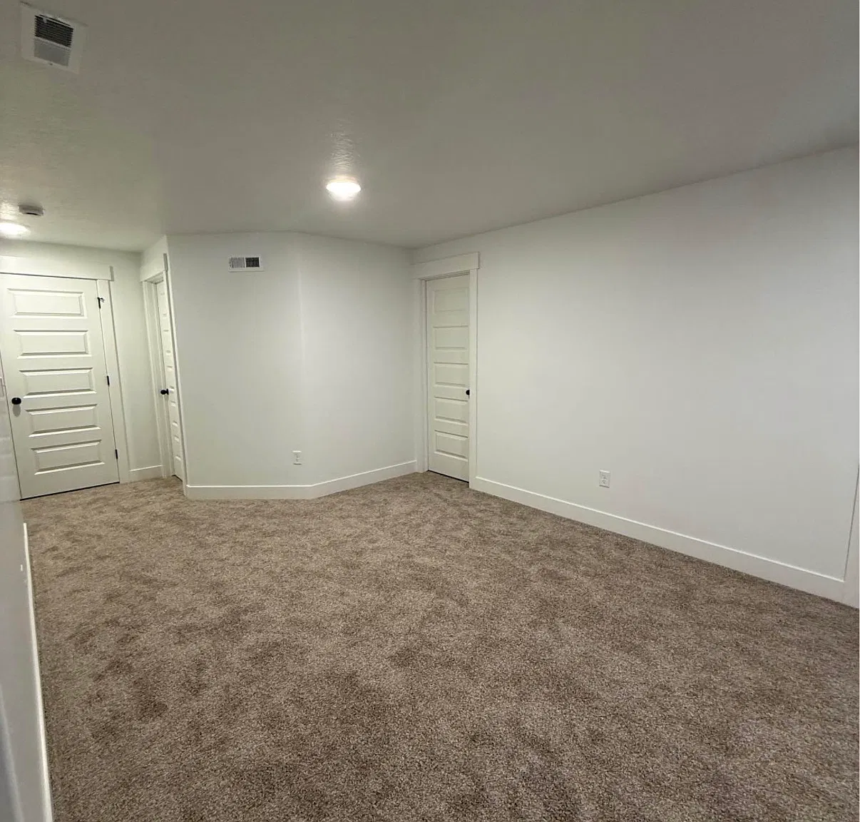 786 N Danverse Dr - B — Photo 2