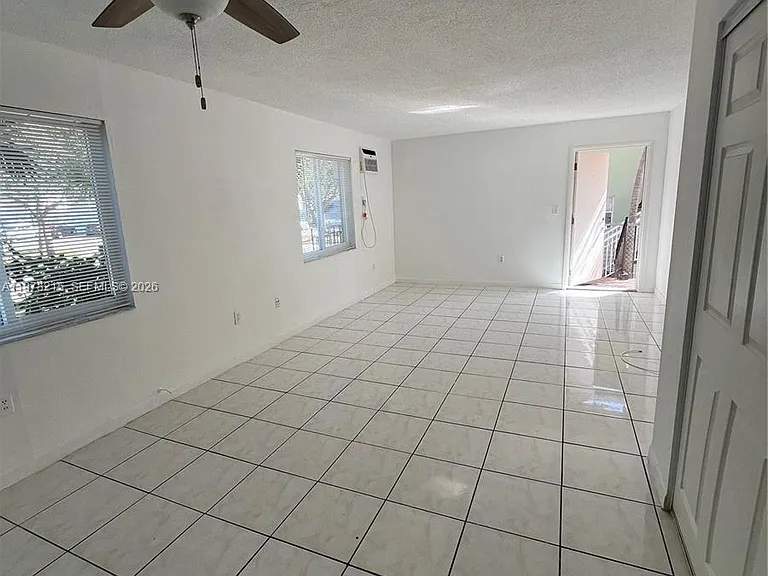 960 Biarritz Dr #14 — Photo 7