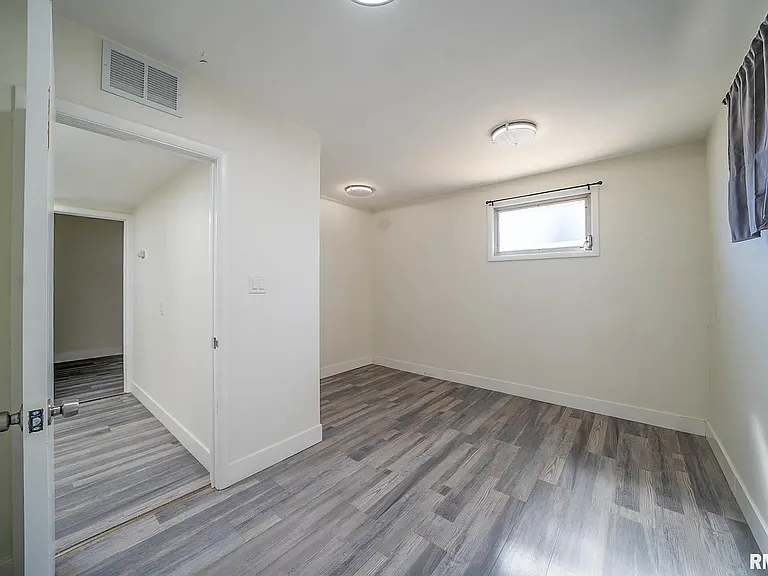 324 S James St — Photo 7