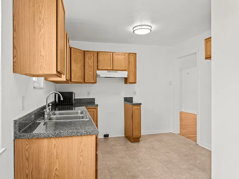 1835 Dalton St — Photo 10