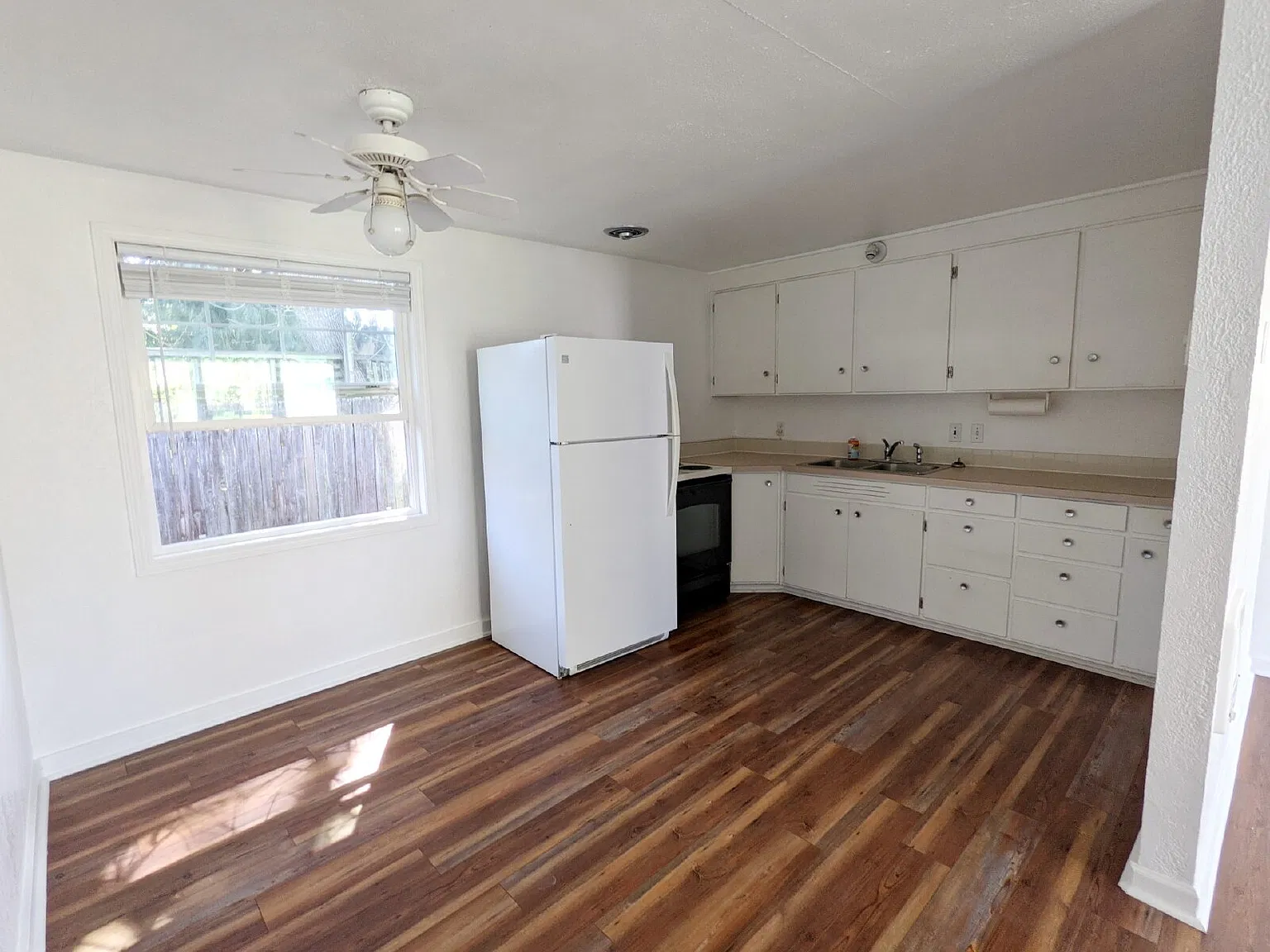 2 bed, 1.0 bath, $1,600 — Photo 4