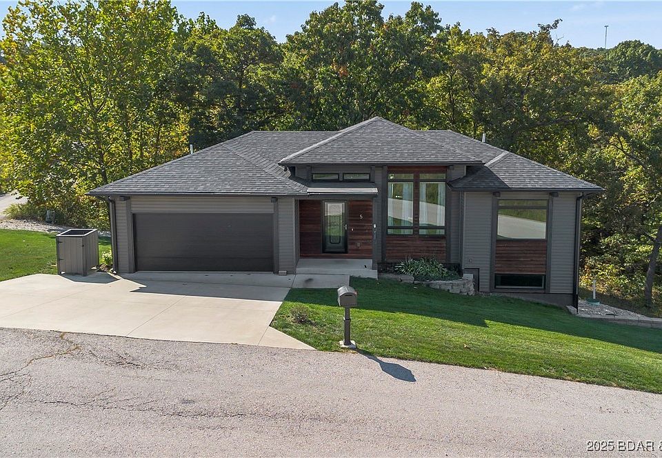 1st image of 5 Deer Hollow Dr