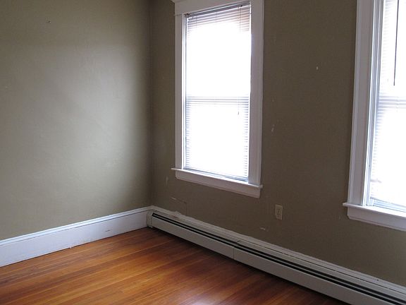 5th image of 29 Ringgold St #3
