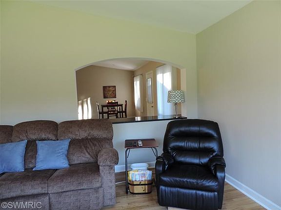 4th image of 231 Jakway Ave