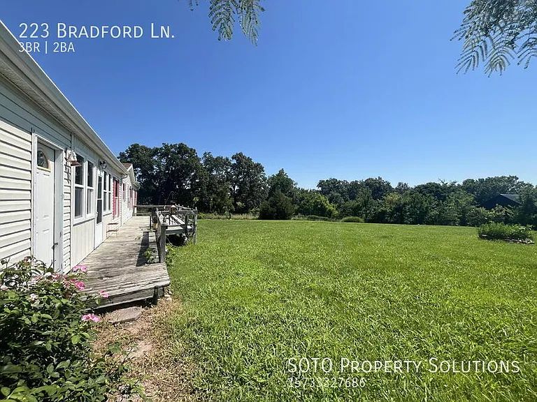 223 Bradford Ln — Photo 8