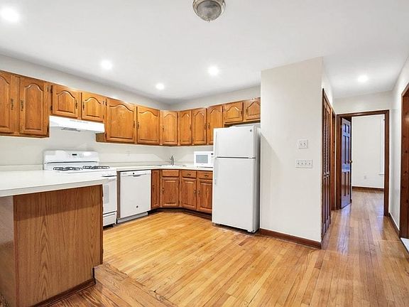 5th image of 62 Charles St APT 3