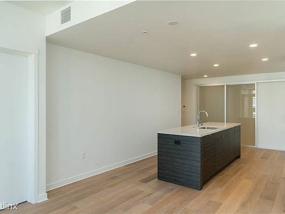 5th image of 1688 Pine St #E01101