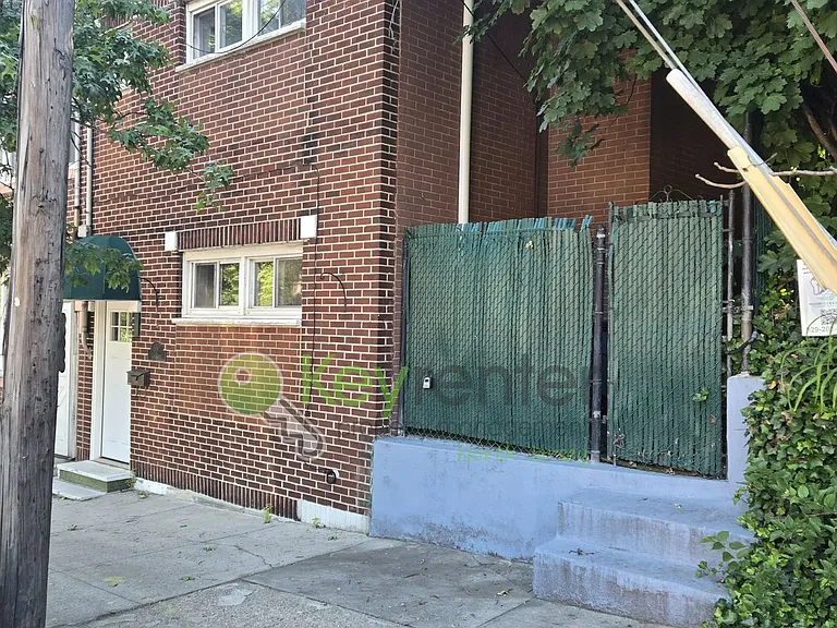 407 Park Ave — Photo 22