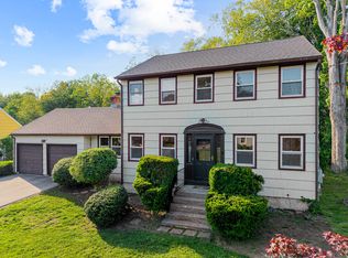 14 Meadowood Ln, Old Saybrook, CT 06475