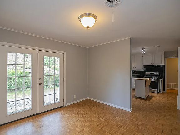5th image of 2113 W Lakeview Dr