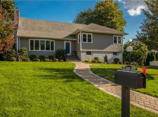 253 Stuart Dr, New Rochelle, NY 10804