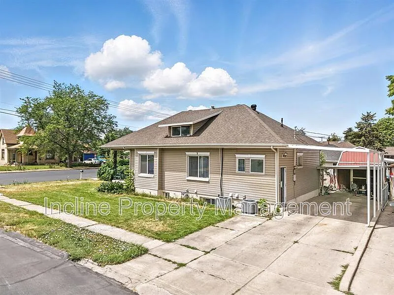 2 bed, 1.0 bath, 1282 sqft, $1,000 — Photo 1