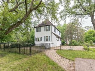 1590 W Old Mill Rd, Lake Forest, IL 60045