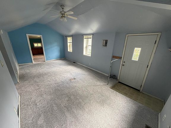 2nd image of 3064 Effie Pl NE