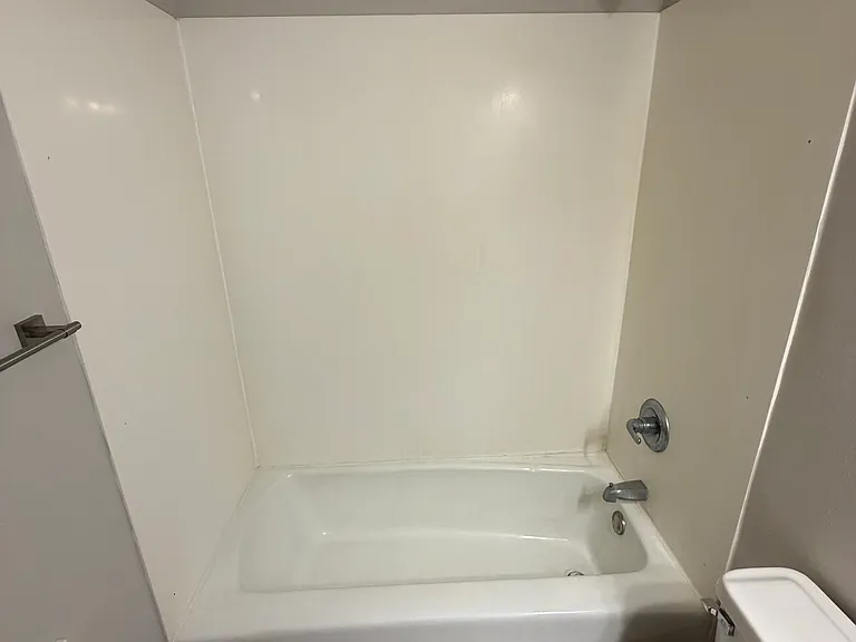 320 Spruce Dr E #8 — Photo 11