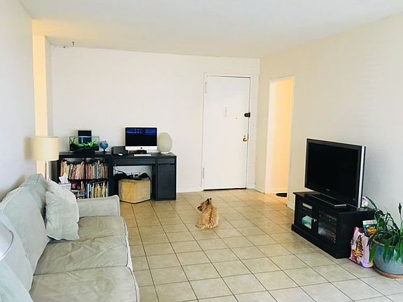 4th image of 2940 W 5th St APT 15E