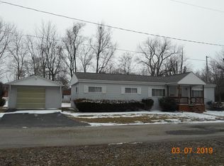 327 N Main St, Witt, IL 62094