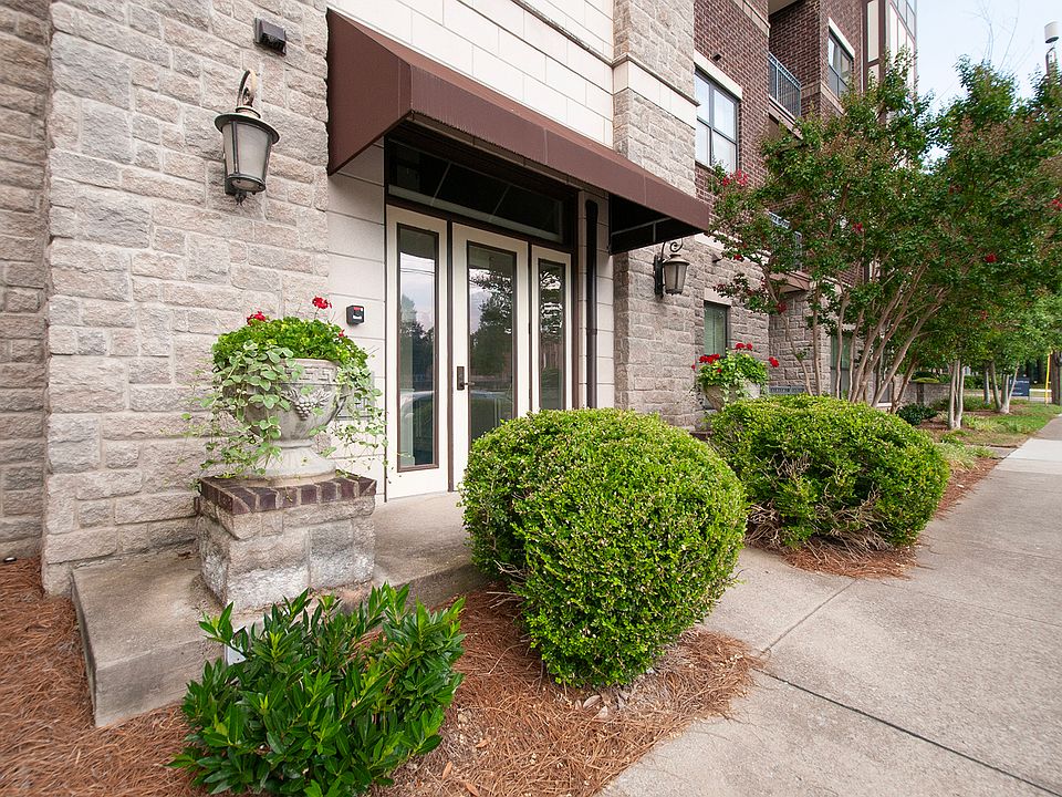 A boutique condo building in the heart of Hillsboro West End