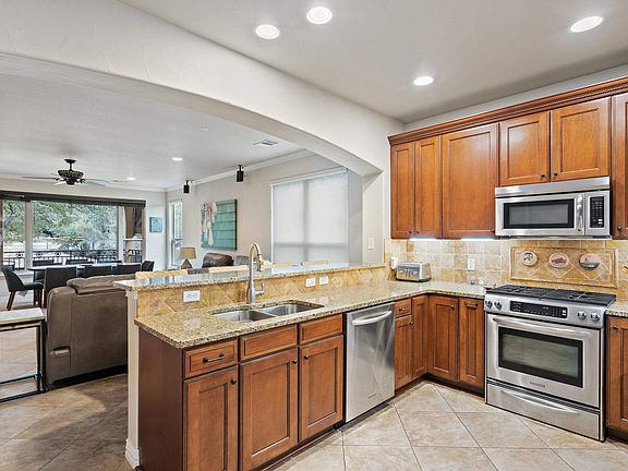 3rd image of 118 Bridgepoint Drive
