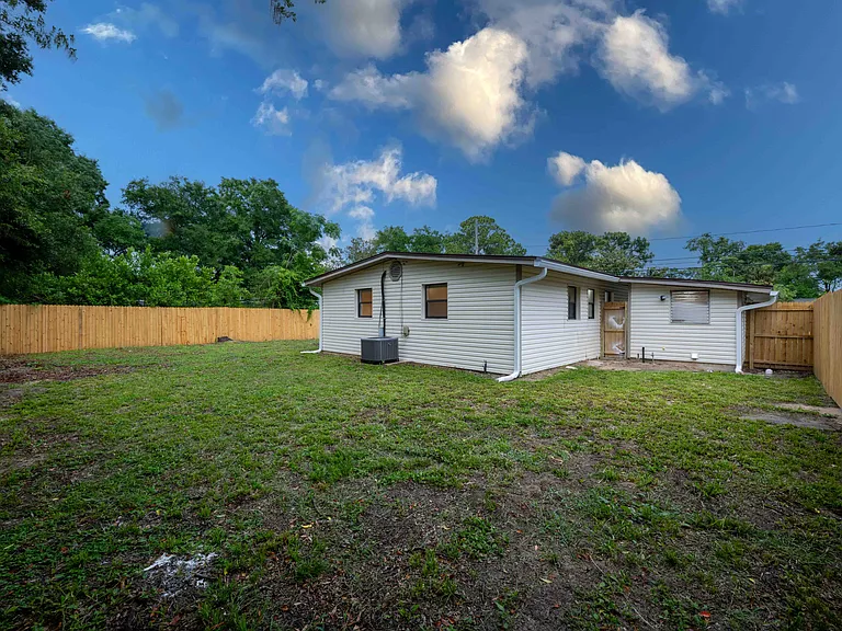 7441 Sandhurst Rd S — Photo 35