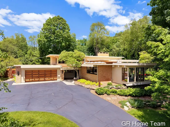 410 W South St, Greenville, MI 48838