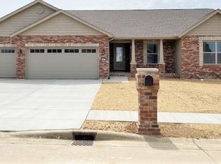 1034 Creekside Dr, Waterloo, IL 62298