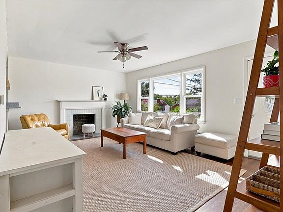 3rd image of 812 Florence Ave