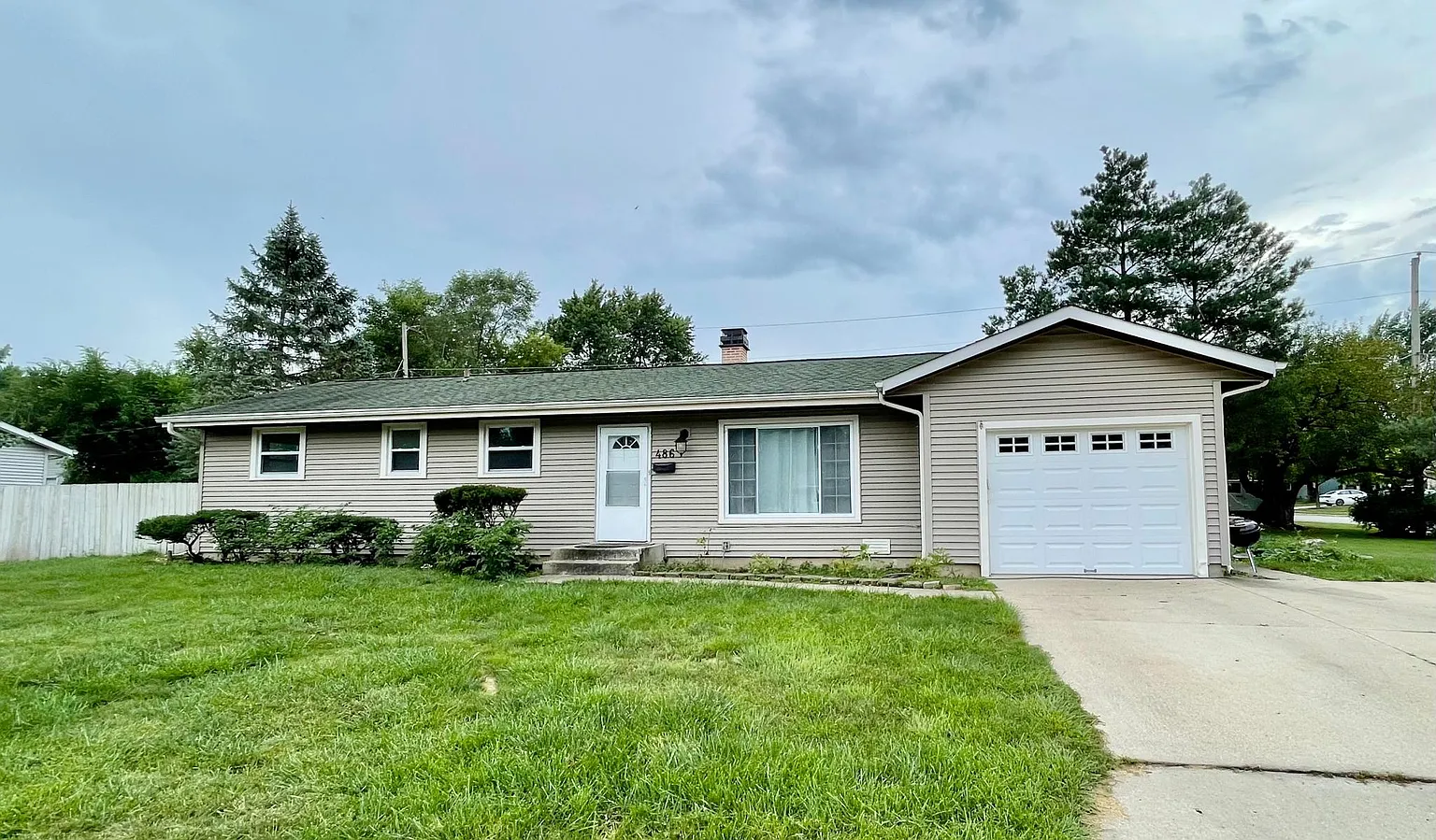 486 Indianwood Dr photo 1