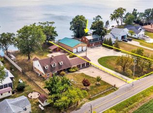 1060 E Hickory Grove Rd, Port Clinton, OH 43452