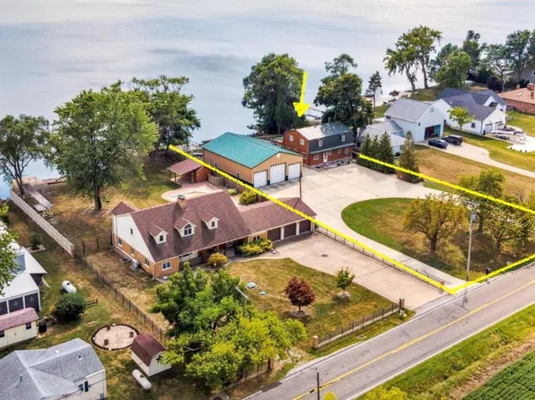 1060 E Hickory Grove Rd, Port Clinton, OH 43452