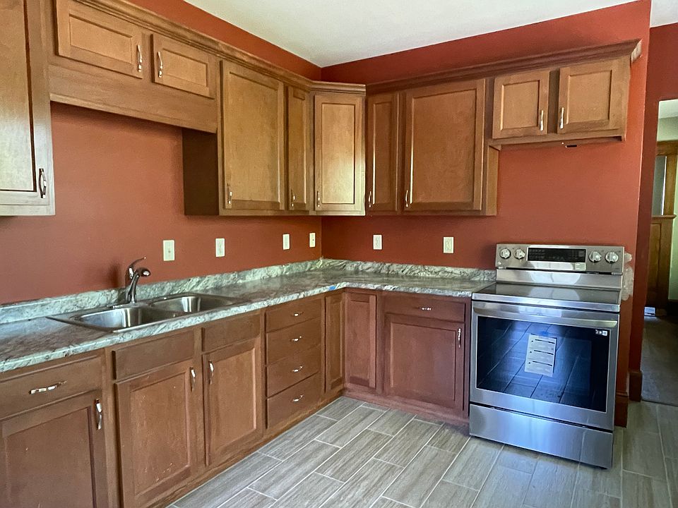 1st image of 832 W Iglehart Ave