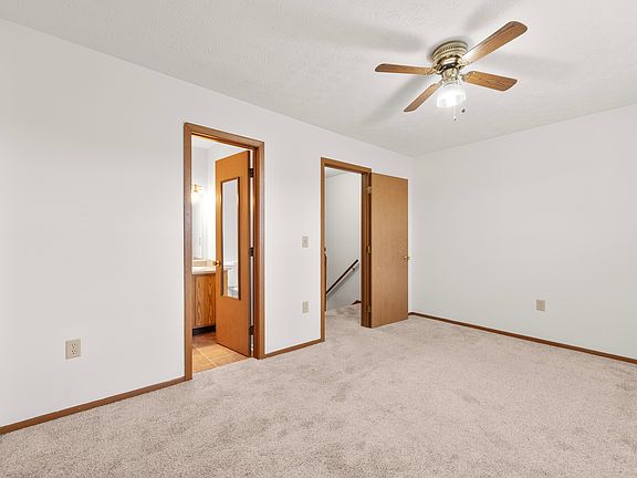 4th image of 519 Foxtrail Cir W