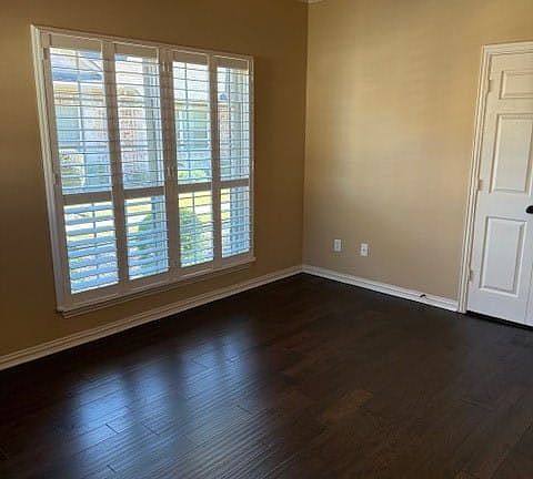 3rd image of 5683 Hummingbird Ln